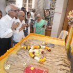 -योगाभ्यानंद प.पू.माधवनाथ महाराज इंदौर यांचे साधने समयी आसन असलेले ९५ पेक्षा जास्त वर्षांपूर्वीचे व्याघ्रांबर व शाल पूजन