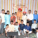 -शाहिरी आणि कीर्तन हे समृद्ध परंपरेची दोन भक्कम अंगराष्ट्रीय कीर्तनकार डॉ.चारुदत्त बुवा आफळे यांचे मत : लोकपरंपरा पुरस्कार शाहीर हेमंत मावळे यांना प्रदान ; वीर मारुती चौक येथील २०० वर्षांची कीर्तन परंपरा : शाहिरी परंपरेच्या जतनासाठी केलेल्या कार्याबद्दल सन्मान