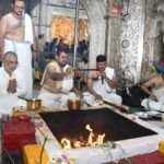 दगडूशेठ’ गणपती मंदिरात अधिक मासा निमित्त ‘चतुर्वेद स्वाहाकार’श्रीमंत दगडूशेठ हलवाई सार्वजनिक गणपती ट्रस्ट तर्फे वेदमूर्ती नटराज शास्त्री यांच्या पौरोहित्याखाली आयोजन