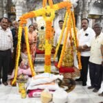 श्री महालक्ष्मी मंदिरात उत्सव मूर्तींची धान्य तुला