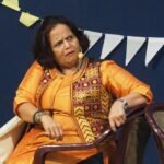 तब्बल तेरा विनोदी व्यक्तिरेखांचे प्रभावी एकल सादरीकरण
